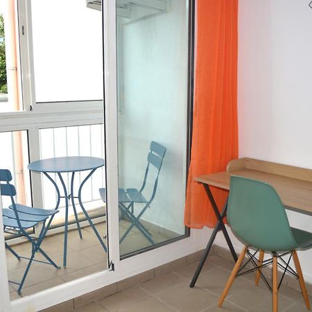 Comme Chez Soi - Studio Tout Equipe - By Sister Home Saint-Denis Bagian luar foto