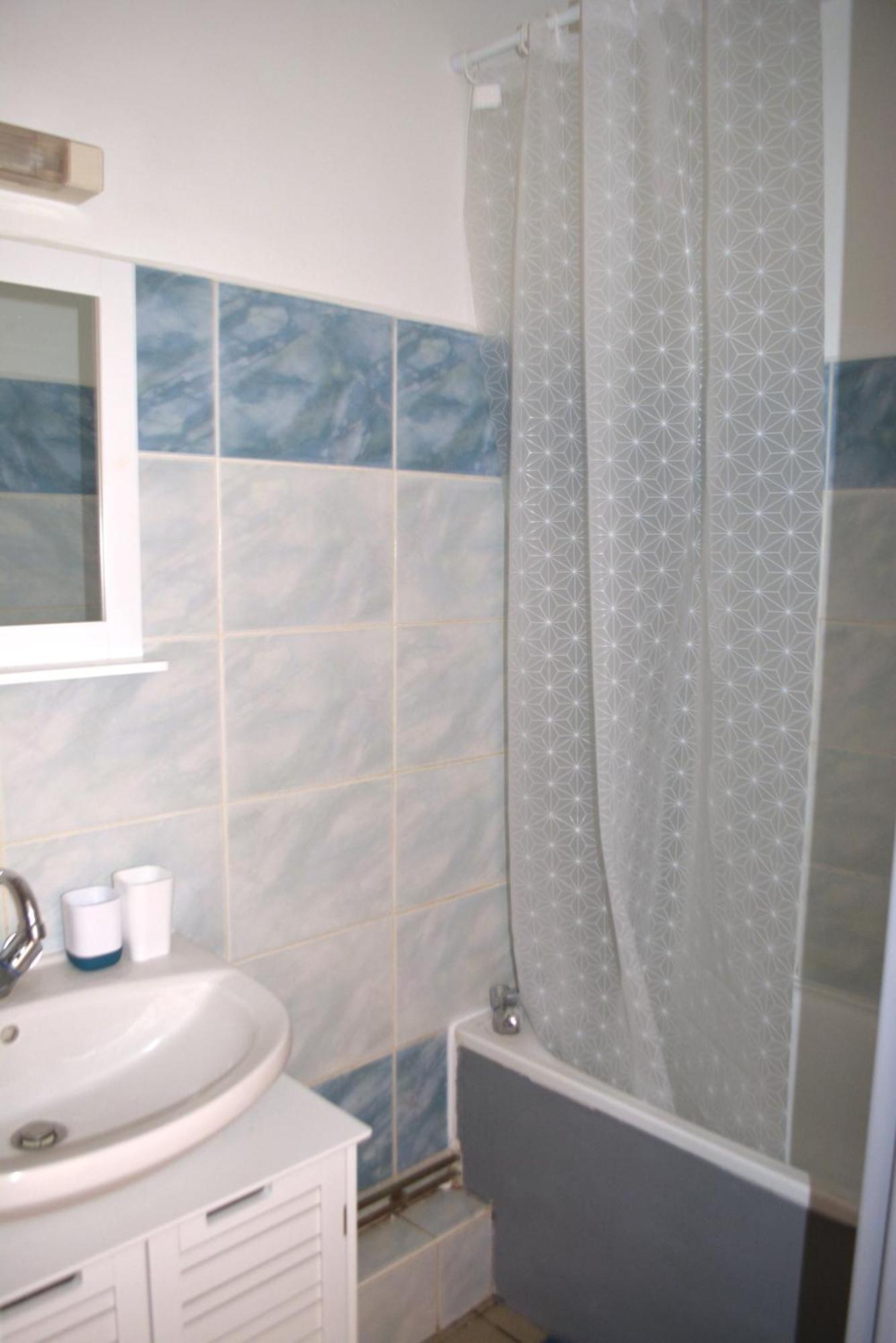 Comme Chez Soi - Studio Tout Equipe - By Sister Home Saint-Denis Bagian luar foto