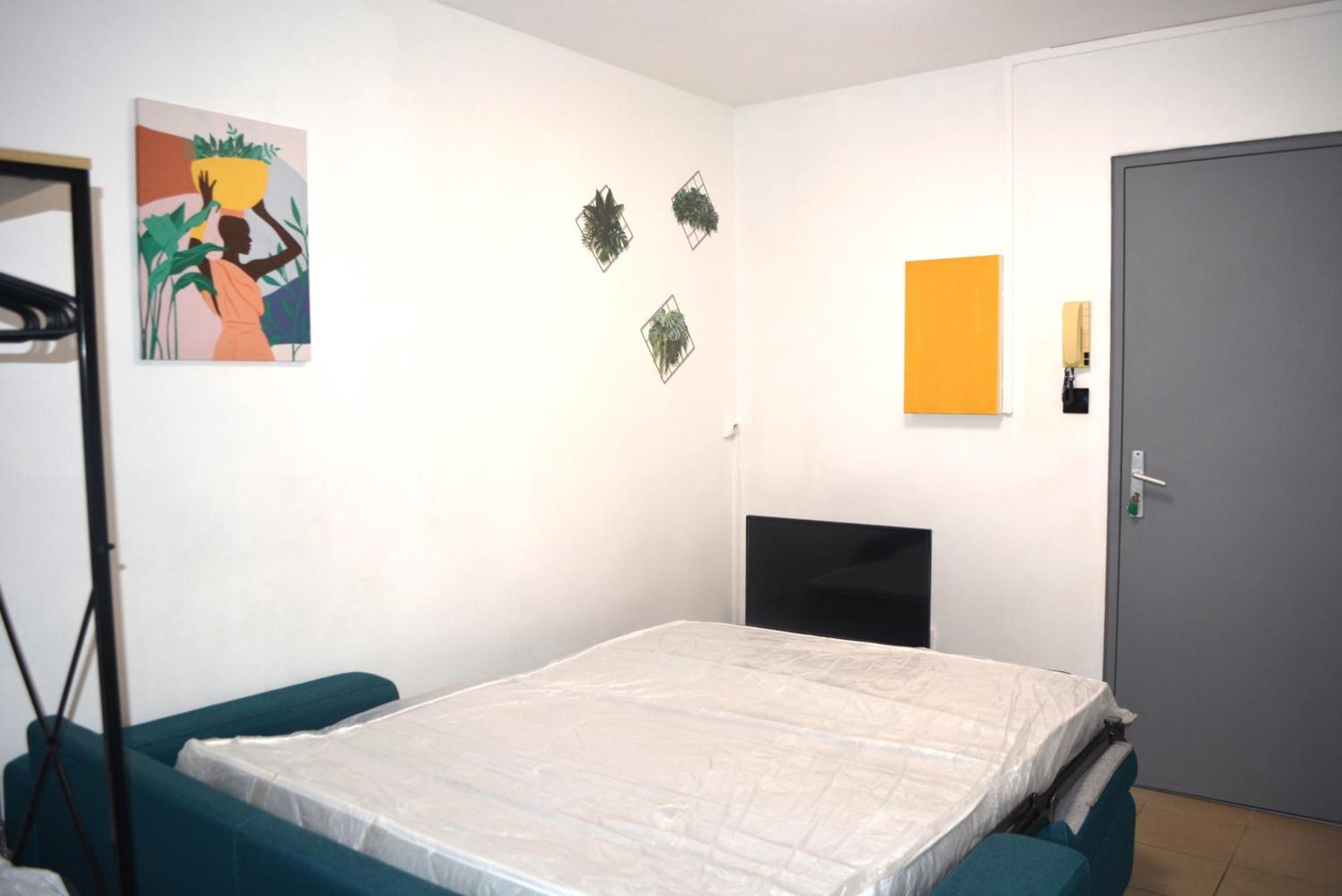 Comme Chez Soi - Studio Tout Equipe - By Sister Home Saint-Denis Bagian luar foto
